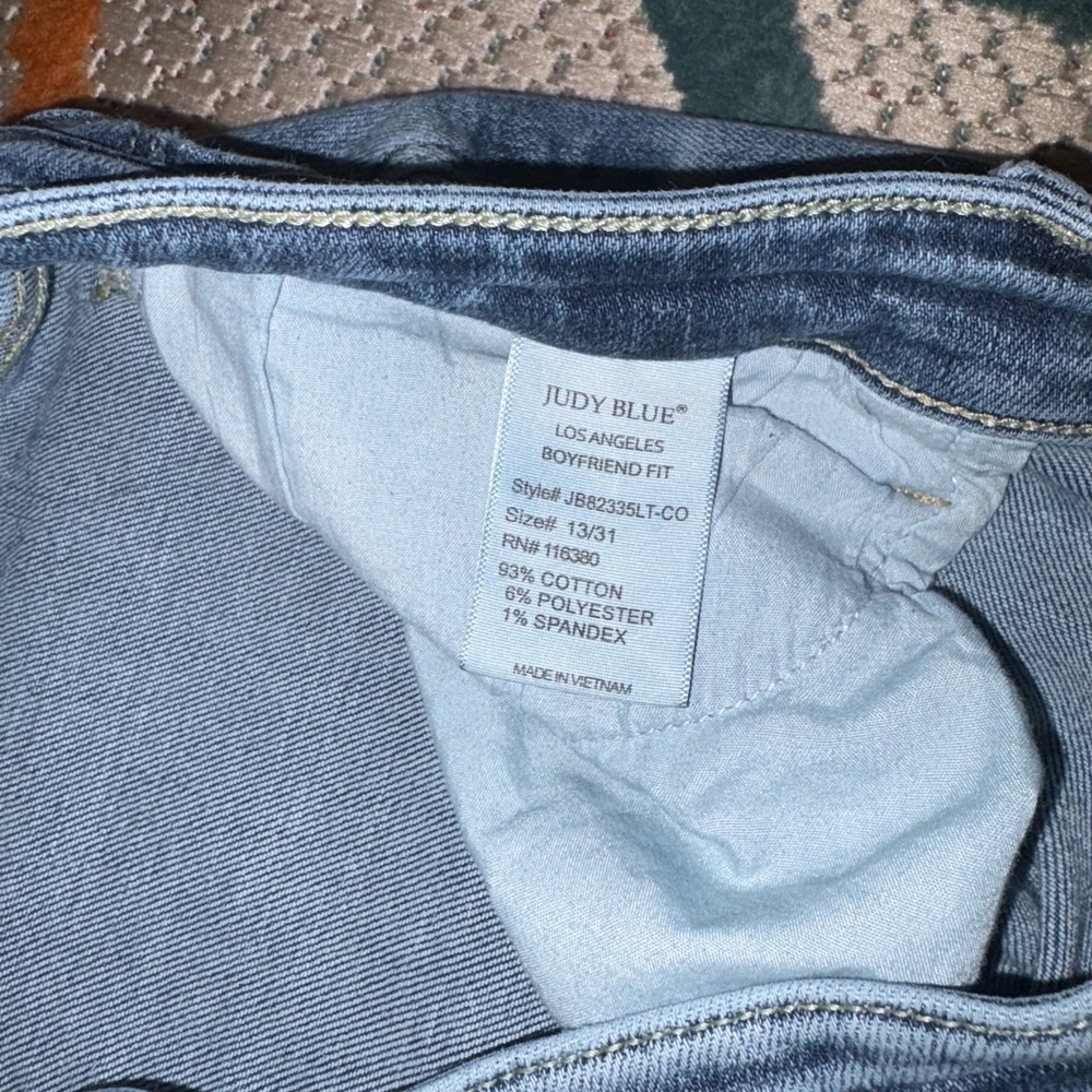 Judy Blue Boyfriend Fit Jeans Size 13/31 Light Wash Stretch - Picture 5 of 11